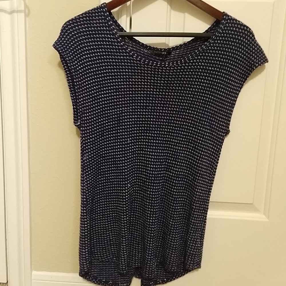 Knit shirt size xs buttons down on back
